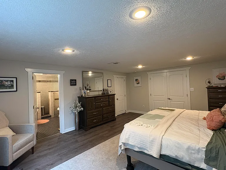 1202 E 36th Ave — Photo 13
