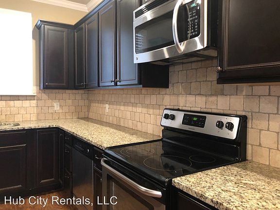 4th image of 4415 106th St Unit B
