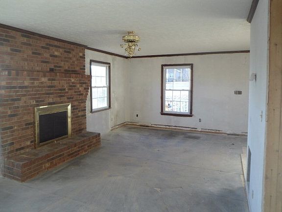 5th image of 461 Woodlawn Ave