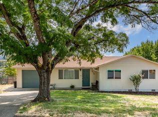 416 Corona Loop Rd, Roseburg, OR 97471
