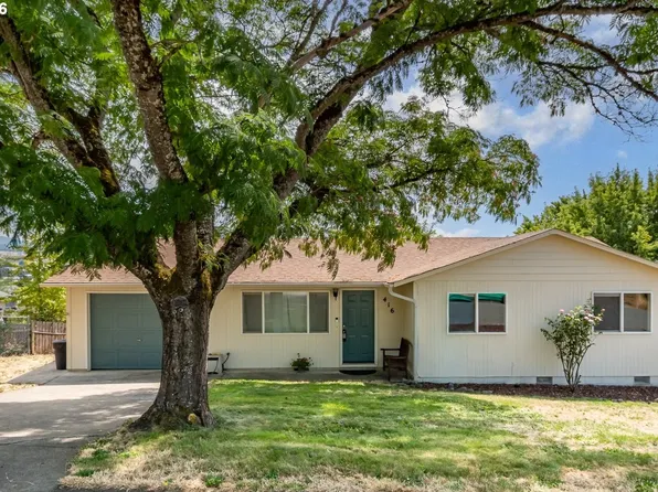 416 Corona Loop Rd, Roseburg, OR 97471