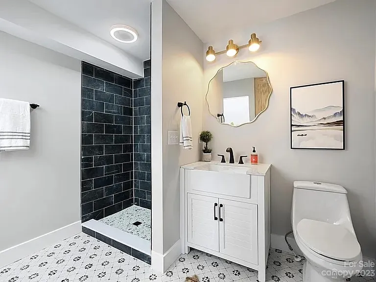 1016 Patton St — Photo 11