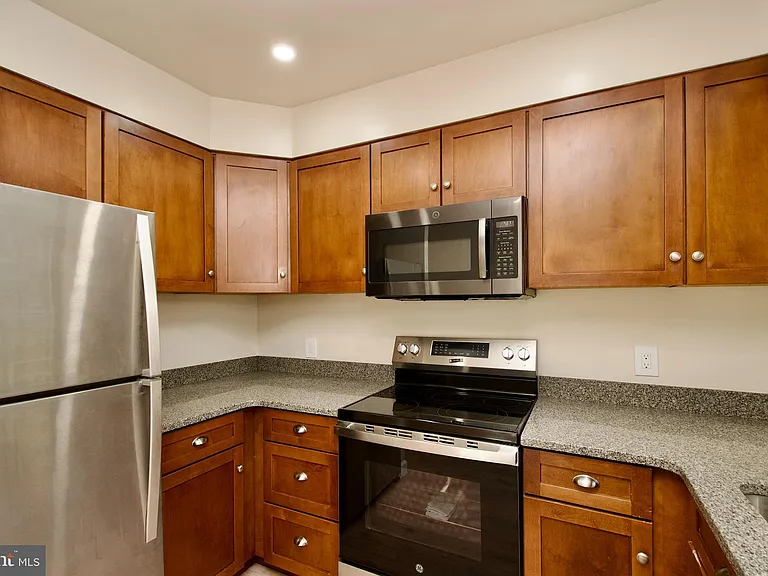 2812 S Wakefield St #B — Photo 7