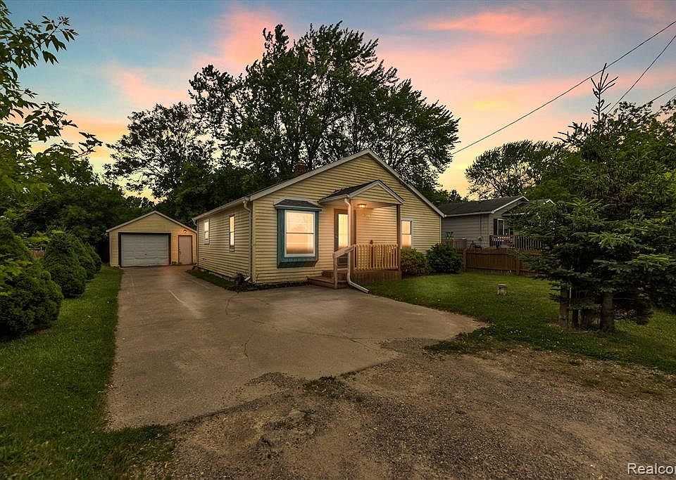 6044 Pearl St, Burton, MI 48509 Zillow