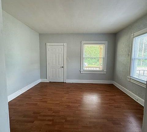 5th image of 2432 Amelia Ave