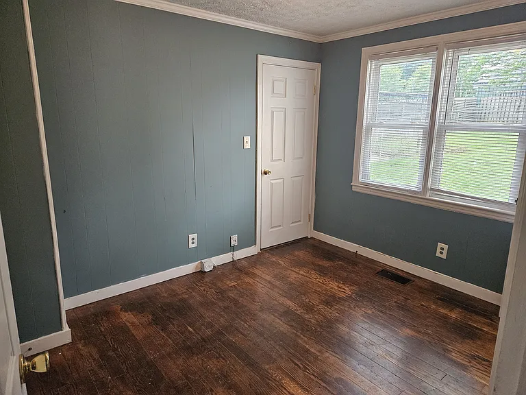 915 Burroughs Rd — Photo 8