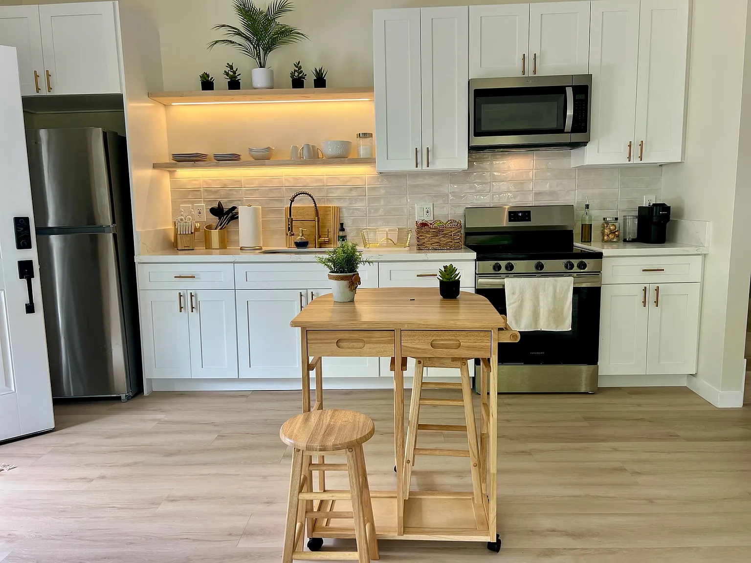 Studio, 450 sqft, $2,550 — Photo 4