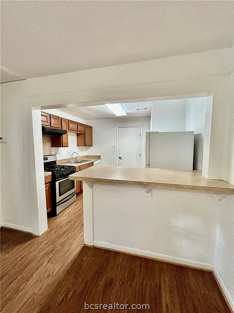 1 bed, 572 sqft, $950 — Photo 3