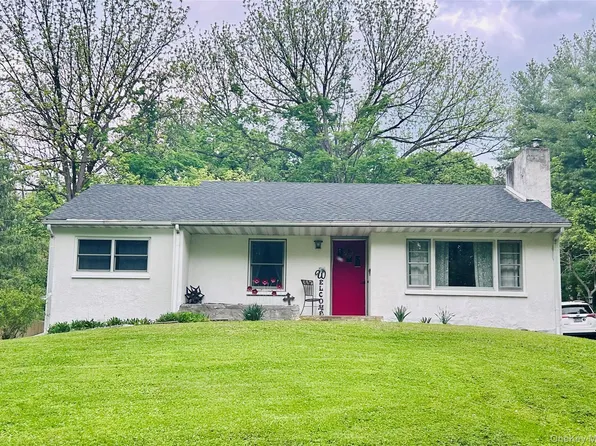 4 Petticoat Ln, Beacon, NY 12508