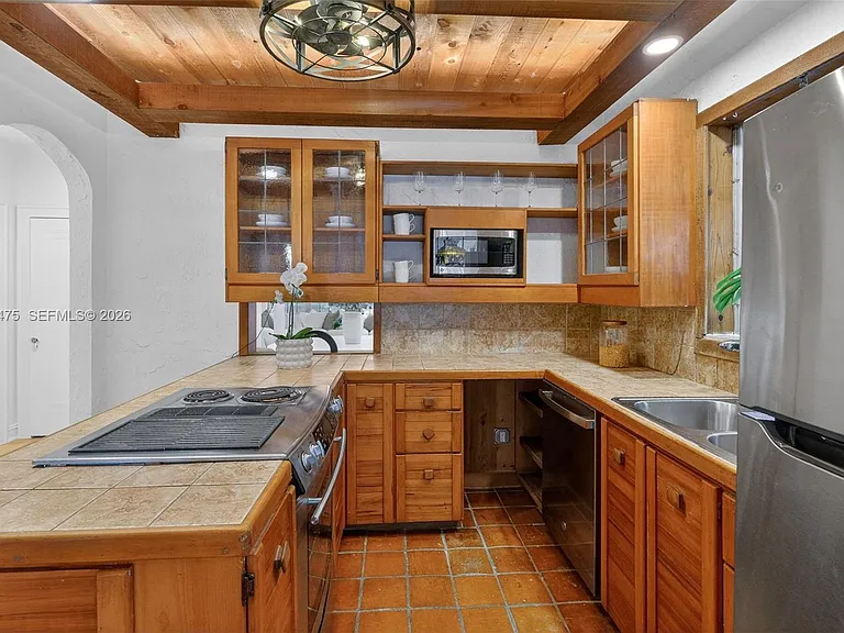 1305 Alhambra Cir — Photo 26