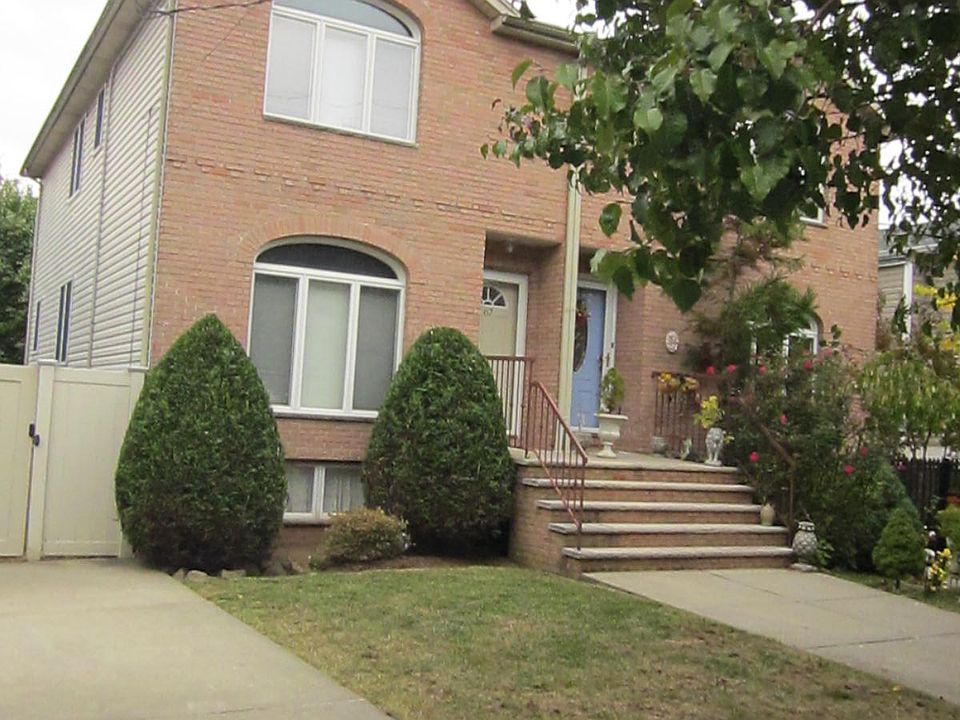 1st image of 67 Beverly Ave