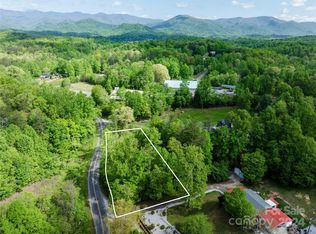 28 Mountain Acres Dr, Old Fort, NC 28762