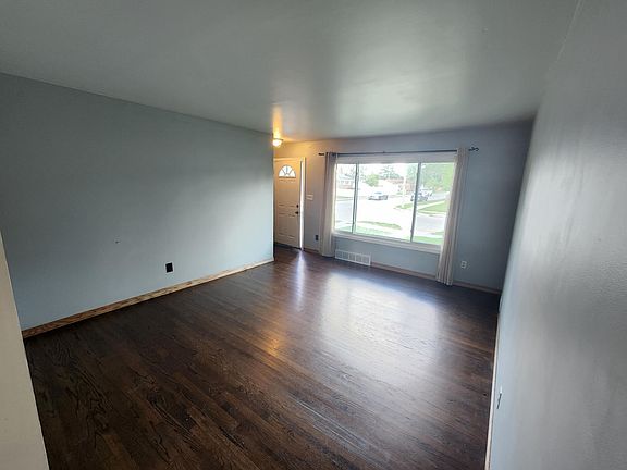 5th image of 589 Cardwell St