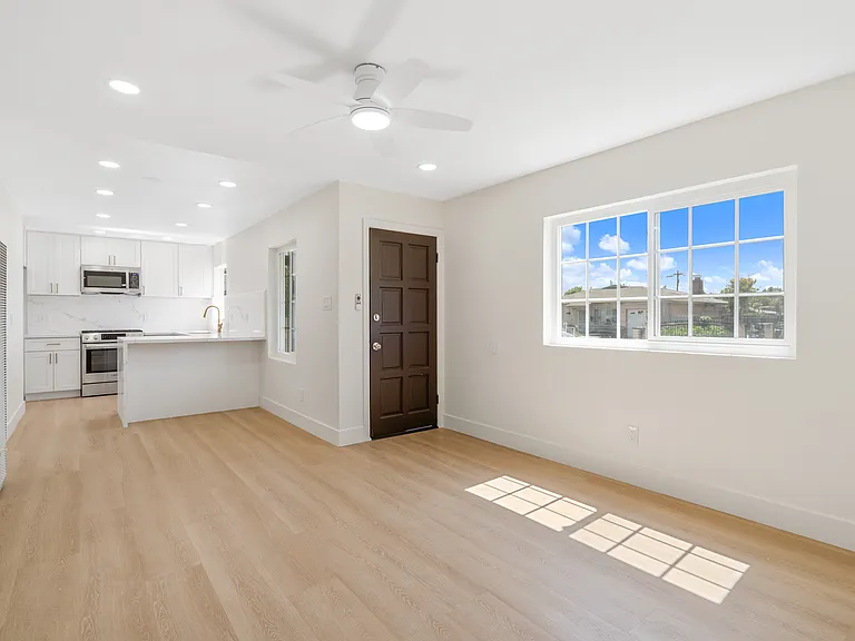 2521 W Stanford St — Photo 9