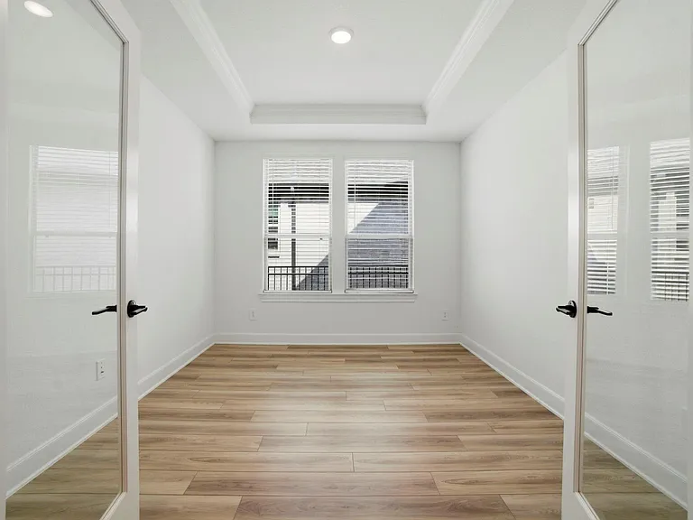 9727 Rockwell Dr — Photo 13