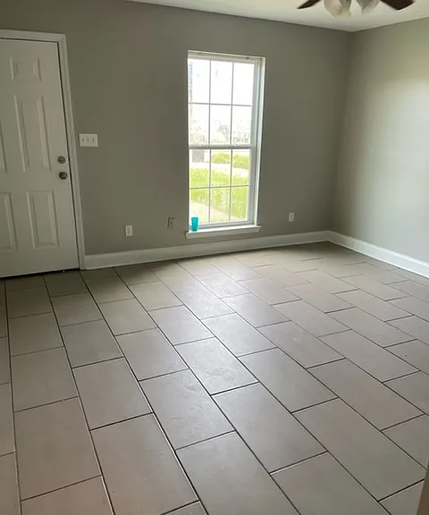 7810 N Coronet Ct — Photo 2