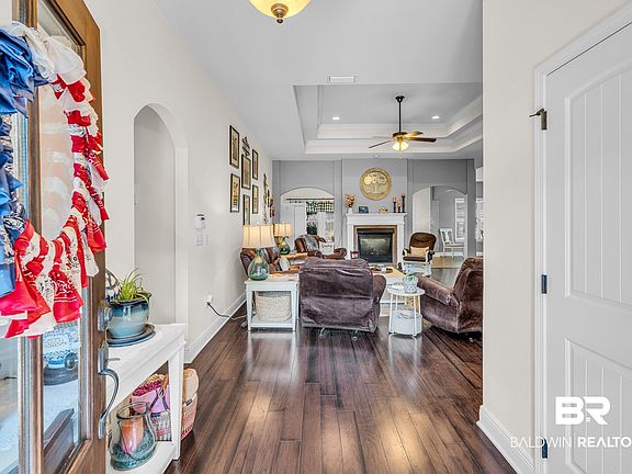 4th image of 803 Summer Lake St