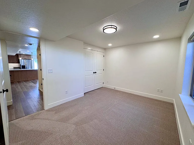 698 S Lake View Dr #B — Photo 41