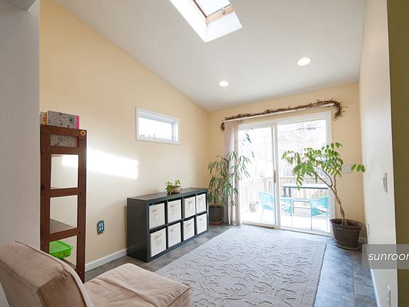 3rd image of 1523 Woodward Ave