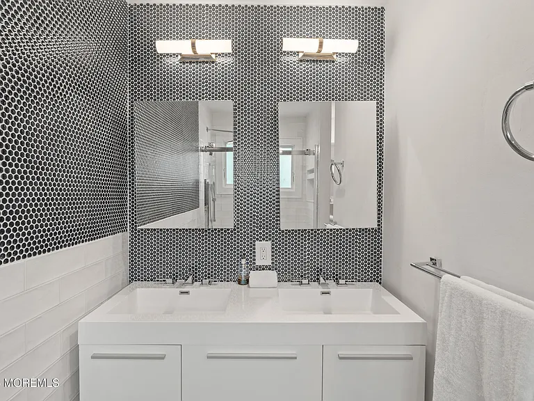 250 Alpern Ave — Photo 16
