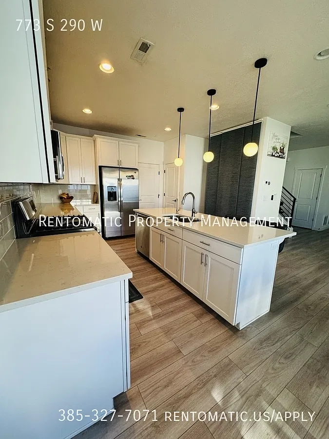 3 bed, 2.5 bath, 1918 sqft, $2,499 — Photo 4