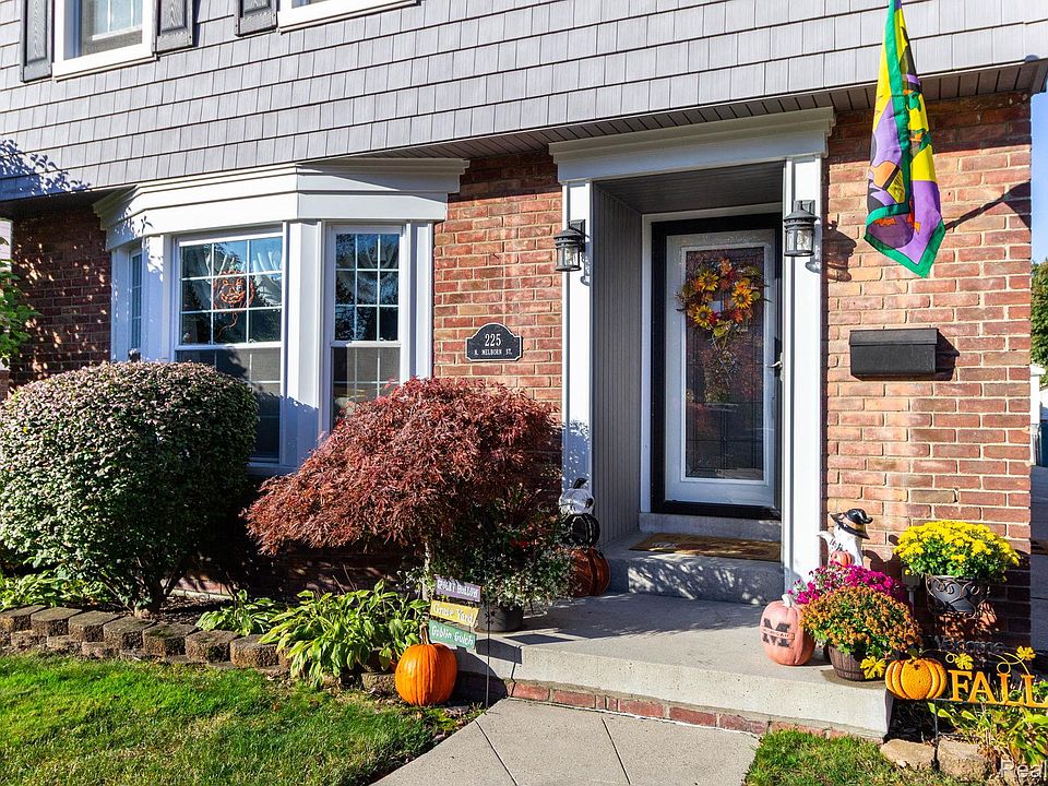 225 N Melborn St, photo 2