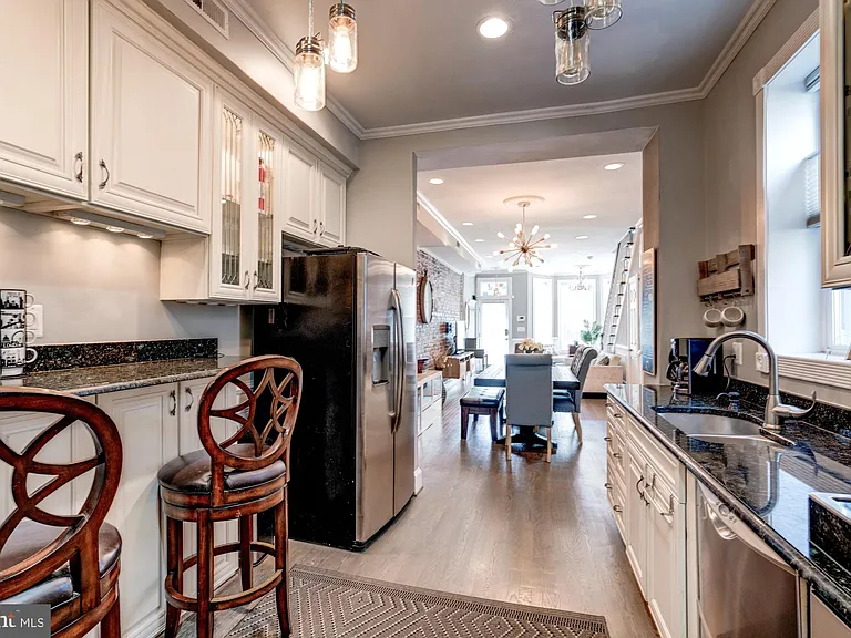 1016 G St SE — Photo 20