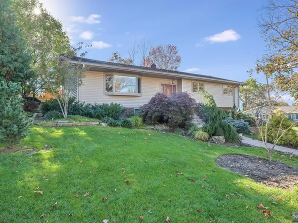 52 Rock Rd, Englewood Cliffs, NJ 07632