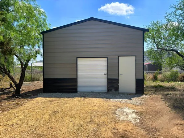 207 Private Road 2605, Uvalde, TX 78801