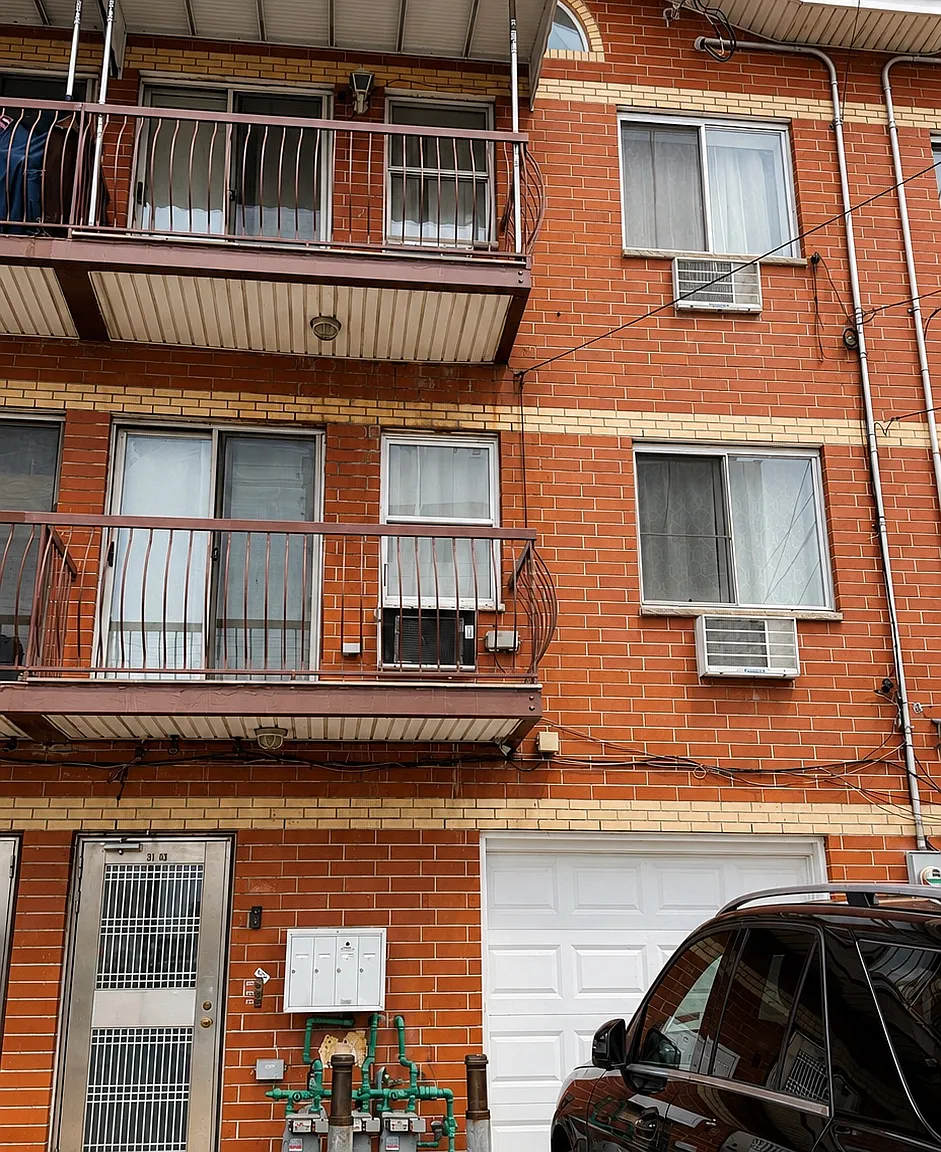 4 bed, $3,800 — Photo 1