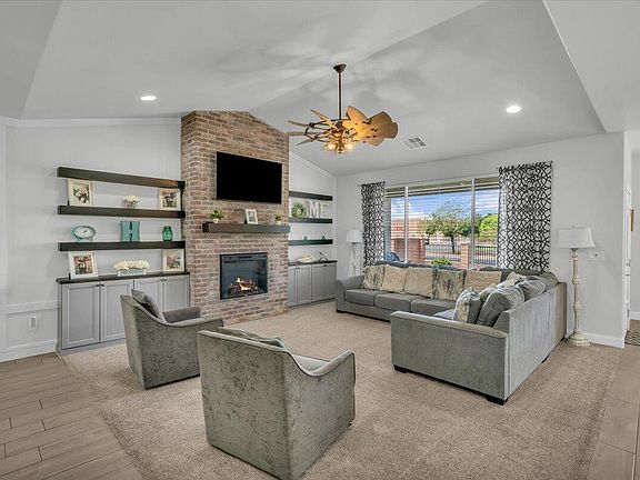 3rd image of 2567 E Arbor Dr