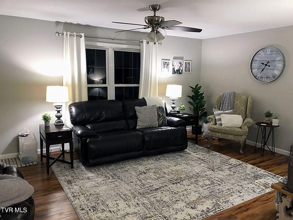 5th image of 388 Simmental Meadows Dr