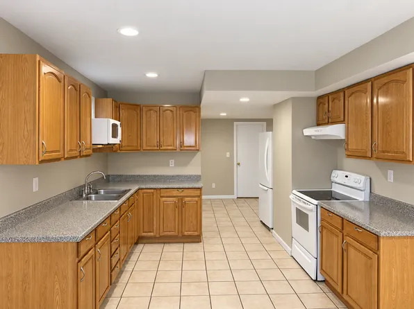 181 Washington St #B, Dedham, MA 02026
