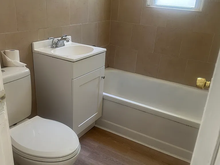 202 Woodlawn Cir #1 — Photo 5