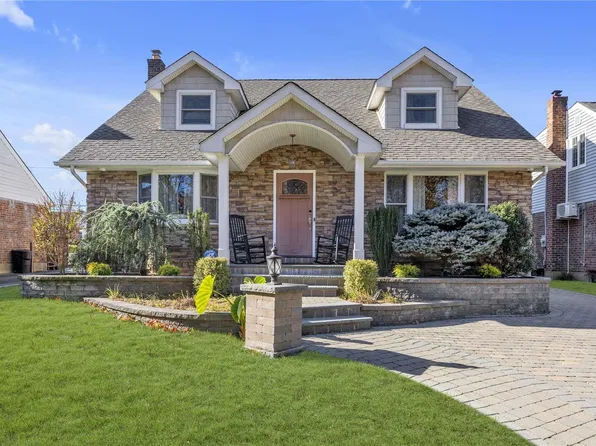 51 Crandall Drive, Mineola, NY 11501