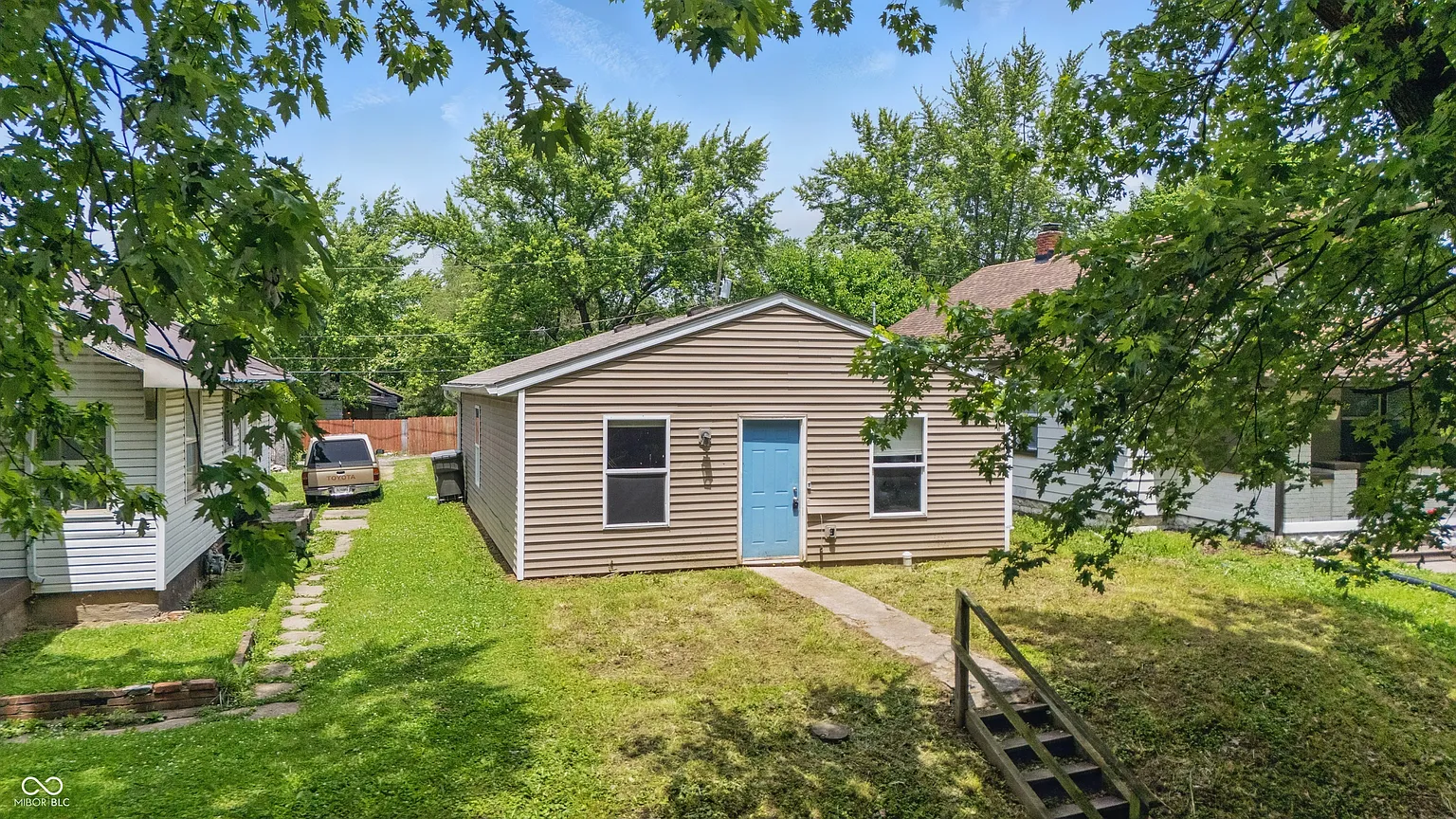 2524 E 17th St photo 1