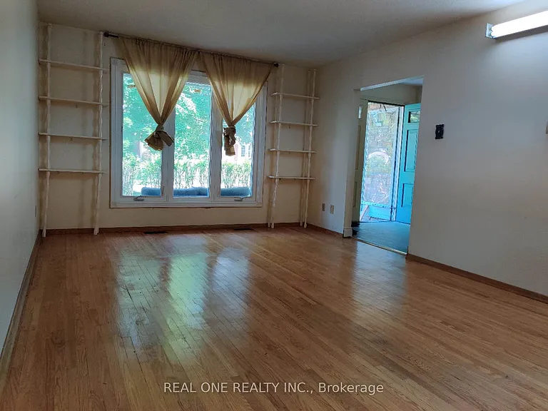 93 Southdale Dr #UPPER — Photo 5