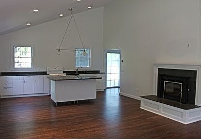 1st image of 99 Rose Ave