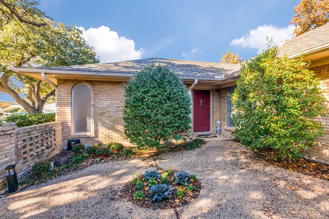 3 bed, 2.5 bath, 1988 sqft, $2,495 — Photo 2