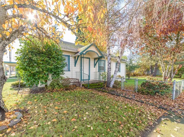 39 E Harrison Ave, Cottage Grove, OR 97424