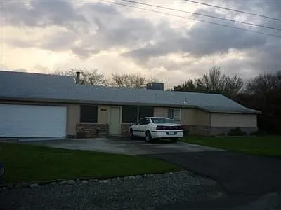 7234 Front St photo 1
