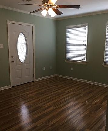 4th image of 32 E Chalmette Cir