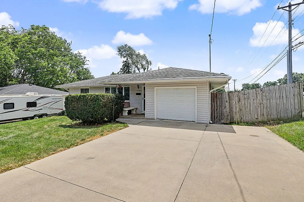 3 bed, 1012 sqft, $2,750 — Photo 2