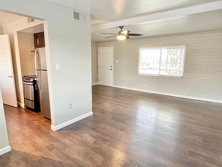 Melrose 36 Place — Photo 42