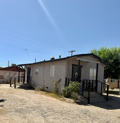 121 Dover Pl Photo 1