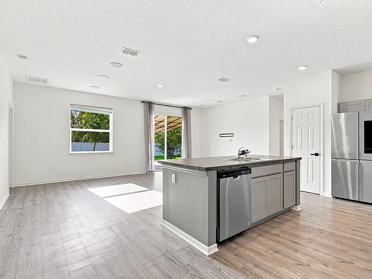 1261 SW Curry St — Photo 9