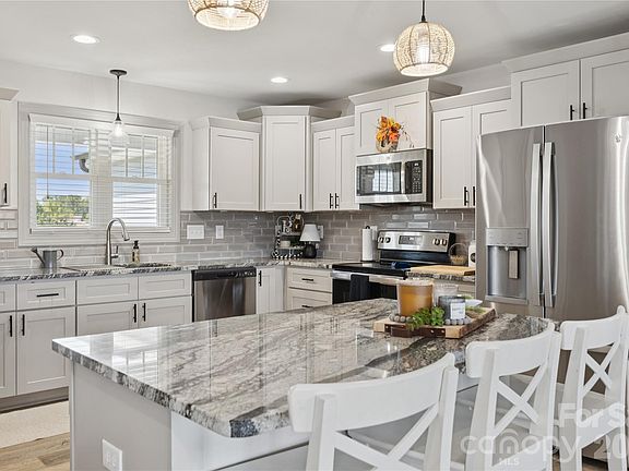 4th image of 142 Alf Hoover Rd