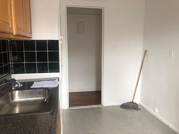 3rd image of 1270 Taylor Ave