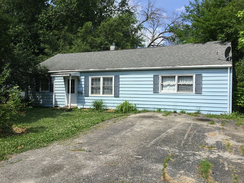 2nd image of 212 Winding Ln