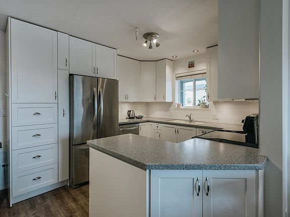 3rd image of 689 Park Rd #45